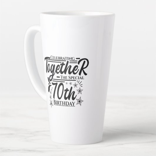 viering van de 70e verjaardag latte mok (Linkerhoek)