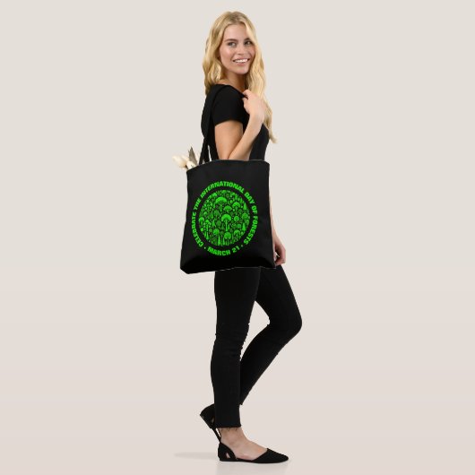 Viering van de Internationale Dag van de Bossen Tote Bag (Op model)