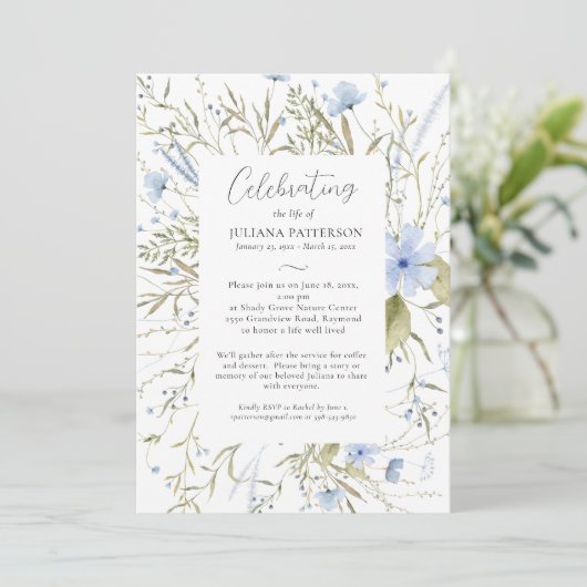 Viering van het leven  Blauwe Bloemen Begrafenis Kaart (Staand voorkant)