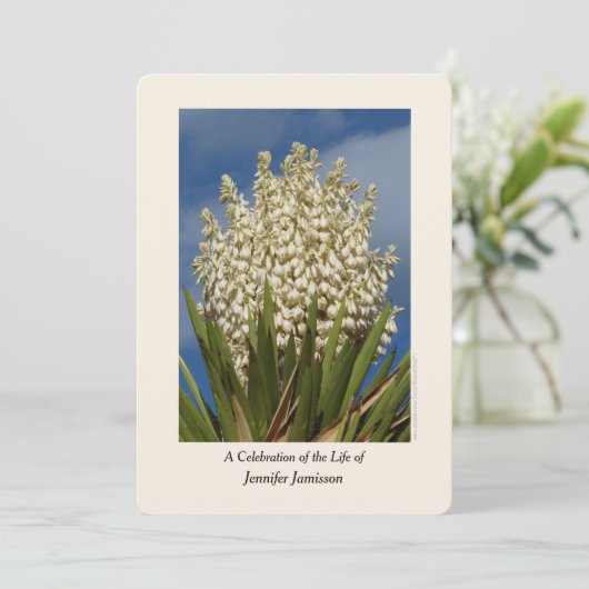 Viering van het leven, Bloemen, Yucca in bloei Kaart (Staand voorkant)