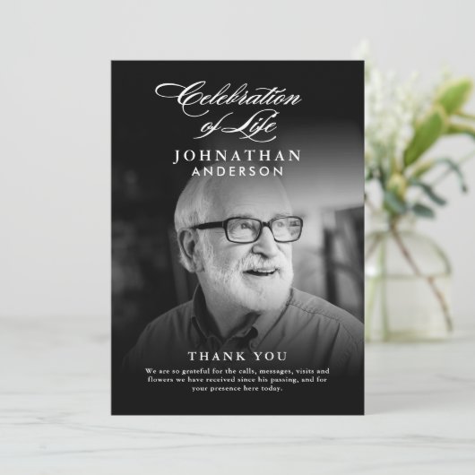 Viering van het leven Elegant Script Foto Begrafen Programmakaart (Staand voorkant)