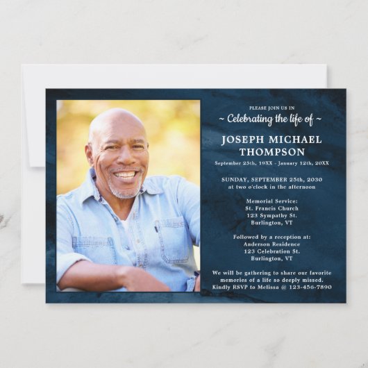 Viering van het leven moderne begrafenisblauwe mar kaart (Voorkant)