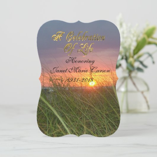 Viering van het leven Uitnodiging strand zonsonder (Staand voorkant)