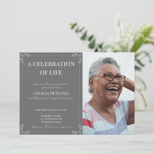 Viering van Leven Elegant Funeral Custom Photo Kaart (Staand voorkant)