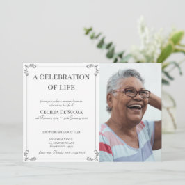 Viering van Life Elegant White Funeral Custom Kaart