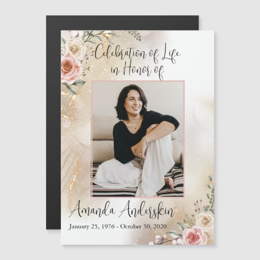 Viering van Life Peach en Gold overlijdensbericht Magnetische Uitnodiging (Voorkant / Achterkant)