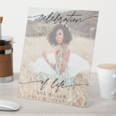 Viering van Life Script begrafenisfoto | Wit Reclamebord Met Voetstuk (Insitu)