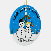 Viering van ons eerste kerstfeest Funny Snowman ko Keramisch Ornament (Rechts)