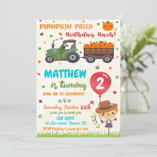 Vierjarige pompoen Herfst verjaardag uitnodiging (Staand voorkant)