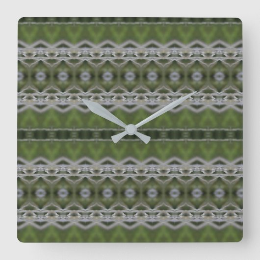 Vierkante wandklok in een MIx van Grijs en Groenen (Voorkant)