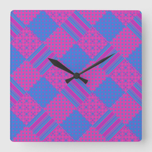 Vierkante wandklok: magenta, blauw faux-patchwork klok (Voorkant)