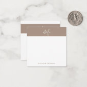 Vierkante Warmte Beige Monogrammed Script Notitiekaartje (Voorkant / Achterkant in situ)