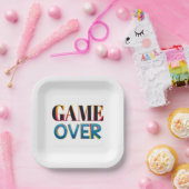Vierkante witte bord met vetgedrukte tekst "GAME O (Feest)
