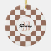 Vierkantjes mocha bruin wit retro Monogram Keramisch Ornament (Voorkant)
