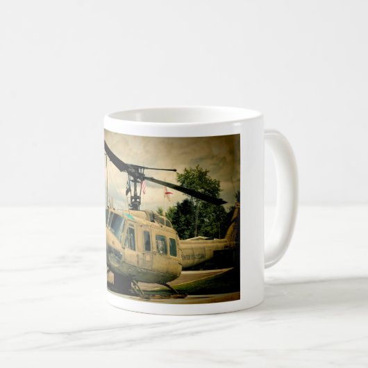 Vietnam Era Euh-1 Huey Militaire Helikopter Koffiemok (Voorkant rechts)