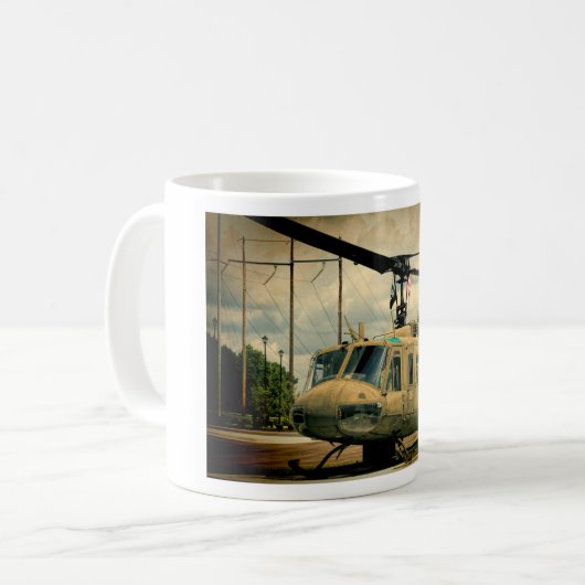 Vietnam Era Euh-1 Huey Militaire Helikopter Koffiemok (Voorkant links)