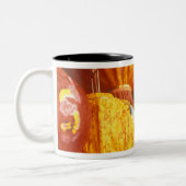 Vietnam, Hoi An Large lantern, souvenirs Tweekleurige Koffiemok (Links)