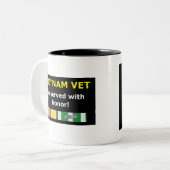 VIETNAM OORLOG - HERINNER DE FALLEN TWEEKLEURIGE KOFFIEMOK (Voorkant links)