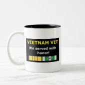 VIETNAM OORLOG - HERINNER DE FALLEN TWEEKLEURIGE KOFFIEMOK (Links)