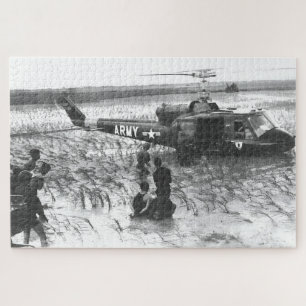 Vietnam-oorlogstijdperk UH-1 Huey-helikopter Legpuzzel