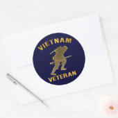 VIETNAM SOLDAAT IN GOUDEN GESCHENKEN RONDE STICKER (Envelop)
