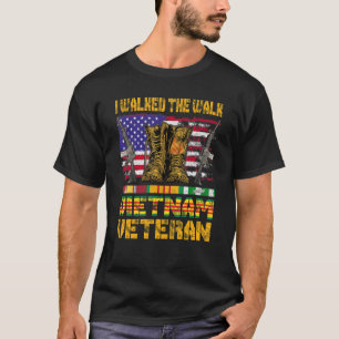 Vietnam Veteraan Met Amerikaanse Vlag Met Gevechts T-shirt