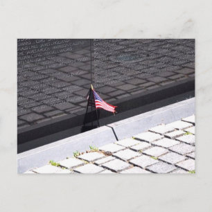 Vietnam Veterans Memorial Wall met Amerikaanse vla Briefkaart