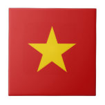 Vietnam vlag keramische tegel tegeltje<br><div class="desc">Dit ontwerp bestaat uit de Vietnamese vlag die slim is omgevormd tot het vierkant tegeloppervlak. Een decoratief en nuttig artikel dat een perfect cadeau zou zijn voor degenen die Vietnam graag in de gaten houden.</div>