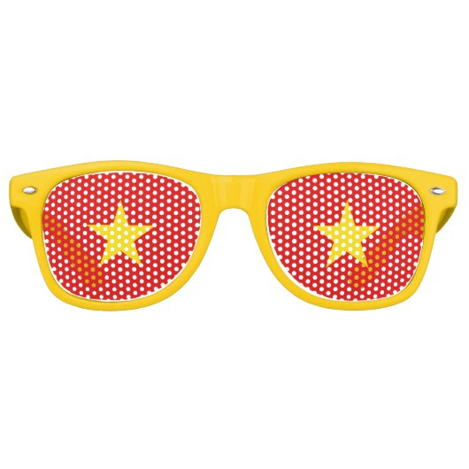 Vietnam vlag retro zonnebril (Voorkant)
