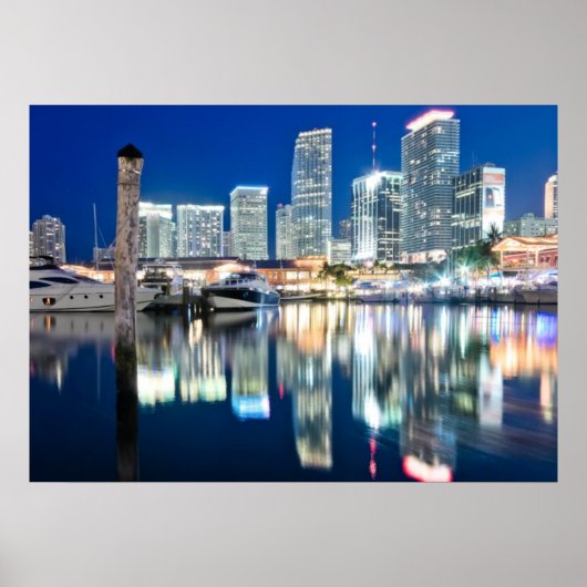 View of skyline met reflectie in water, Miami Poster (Voorkant)