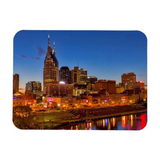 View of the city skyline at dusk magneet (Horizontaal)