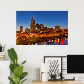 View of the city skyline at dusk poster (Thuiskantoor)