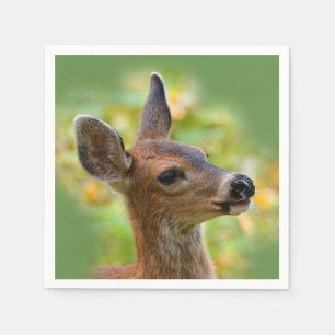 Vignetted Portret of Smiling Blacktail Deer Fawn Servet
