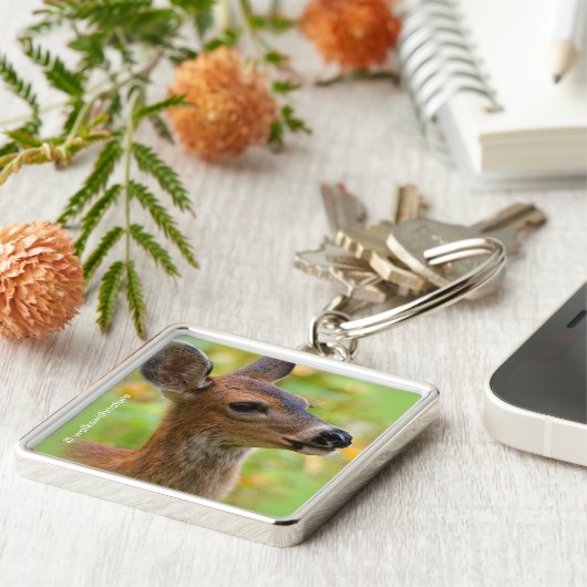 Vignetted Portret of Smiling Blacktail Deer Fawn Sleutelhanger (Zijkant)