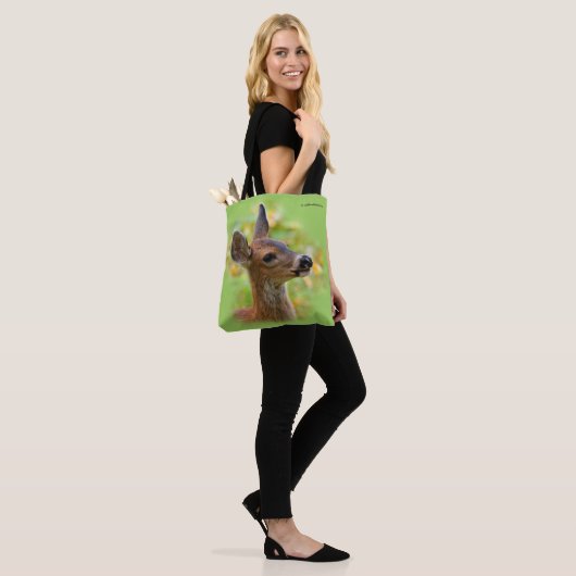 Vignetted Portret of Smiling Blacktail Deer Fawn Tote Bag (Op model)