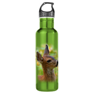 Vignetted Portret of Smiling Blacktail Deer Fawn Waterfles