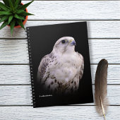 Vignetted Portret van een Inquisitive Saker Falcon Notitieboek
