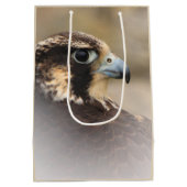 Vignetted Profile of a Peregrine Falcon Medium Cadeauzakje (Achterkant)