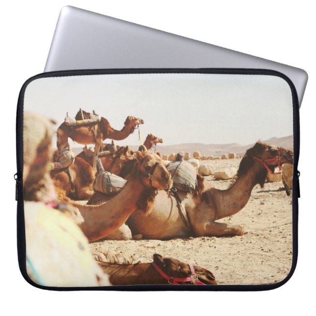 VIJF CAMELS OP VELD LAPTOP SLEEVE (Voorkant)