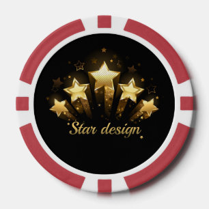 Vijf gouden sterren op zwart poker chips