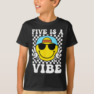 Vijf Is Een Vibe 5de Verjaardag Groovy Jongens Mei T-shirt