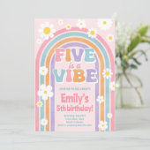 Vijf is een Vibe 5e Rainbow verjaardagsuitnodiging Kaart (Staand voorkant)