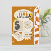 Vijf is een Vibe 5e Retro Checkered Verjaardag Kaart (Staand voorkant)
