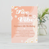 Vijf is een Vibe Daisy 5th Birthday uitnodiging (Staand voorkant)