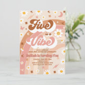 Vijf is een Vibe Groovy Hippie Rainbow 5e verjaard Kaart (Staand voorkant)