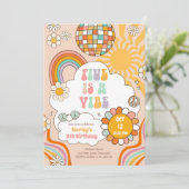 Vijf is een Vibe Groovy Retro 70s Rainbow 5 Verjaa Kaart (Staand voorkant)