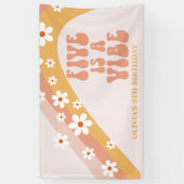 Vijf is een Vibe Groovy Retro Daisy 4e verjaardag Spandoek (Verticaal)