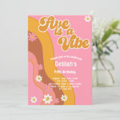 Vijf is een vibe, groovy retro verjaardag kaart (Staand voorkant)