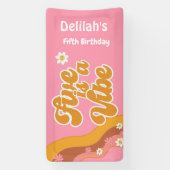 Vijf is een  vibe, groovy retro verjaardag spandoek (Verticaal)