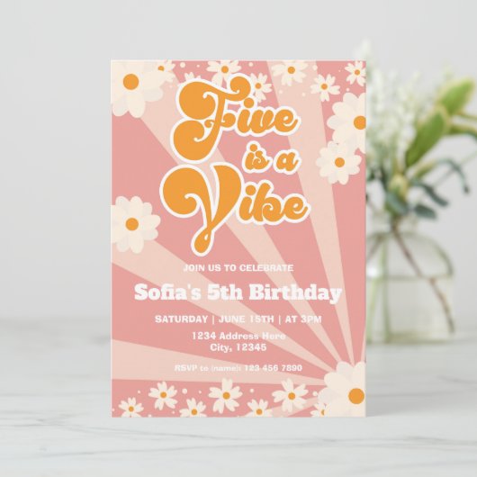 Vijf is een Vibe Retro Birthday Uitnodiging (Staand voorkant)